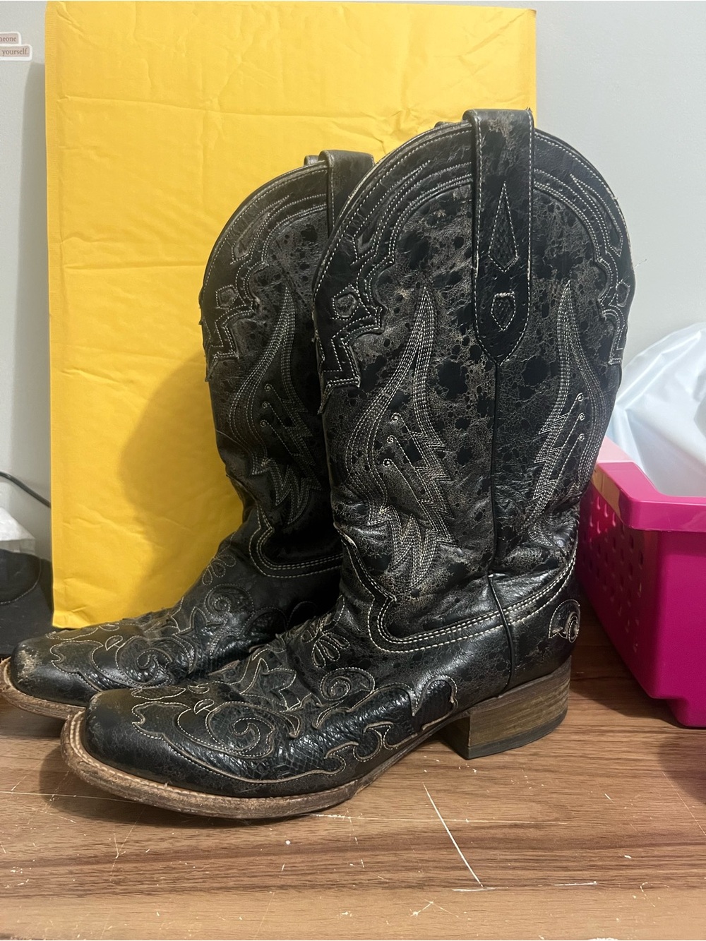 Corral Women’s Snip Toe Black Embroidered Snake Skin Inlay Western Cowboy Boots - Picture 2 of 15